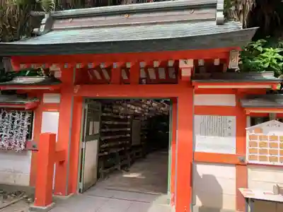 青島神社(青島神宮)の山門・神門