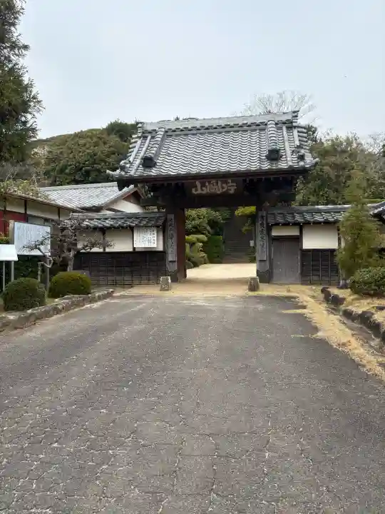 華蔵寺の{uncategorized: "未分類", other: "その他", undefined: "問題あり", building: "その他建物", grave: "お墓", sacred_gate: "鳥居", guardian: "狛犬", statue: "像", buddha: "仏像", history: "歴史", nature: "自然", garden: "庭園", animal: "動物", pagoda: "塔", temizu: "手水舎", mountain_gate: "山門・神門", sanctuary: "本殿・本堂", subordinate: "末社・摂社", art: "芸術", scenery: "景色", jizo: "地蔵", ema: "絵馬", goshuin: "御朱印", omikuji: "おみくじ", items: "授与品その他", amulet: "お守り", goshuincho: "御朱印帳", eats: "食事", festival: "お祭り", votive_dance: "神楽", shichigosan: "七五三参", wedding: "結婚式", experience: "体験その他", initially: "初詣", around: "周辺", anti_infection: "感染症対策"}