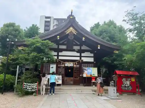 三輪神社の{uncategorized: "未分類", other: "その他", undefined: "問題あり", building: "その他建物", grave: "お墓", sacred_gate: "鳥居", guardian: "狛犬", statue: "像", buddha: "仏像", history: "歴史", nature: "自然", garden: "庭園", animal: "動物", pagoda: "塔", temizu: "手水舎", mountain_gate: "山門・神門", sanctuary: "本殿・本堂", subordinate: "末社・摂社", art: "芸術", scenery: "景色", jizo: "地蔵", ema: "絵馬", goshuin: "御朱印", omikuji: "おみくじ", items: "授与品その他", amulet: "お守り", goshuincho: "御朱印帳", eats: "食事", festival: "お祭り", votive_dance: "神楽", shichigosan: "七五三参", wedding: "結婚式", experience: "体験その他", initially: "初詣", around: "周辺", anti_infection: "感染症対策"}