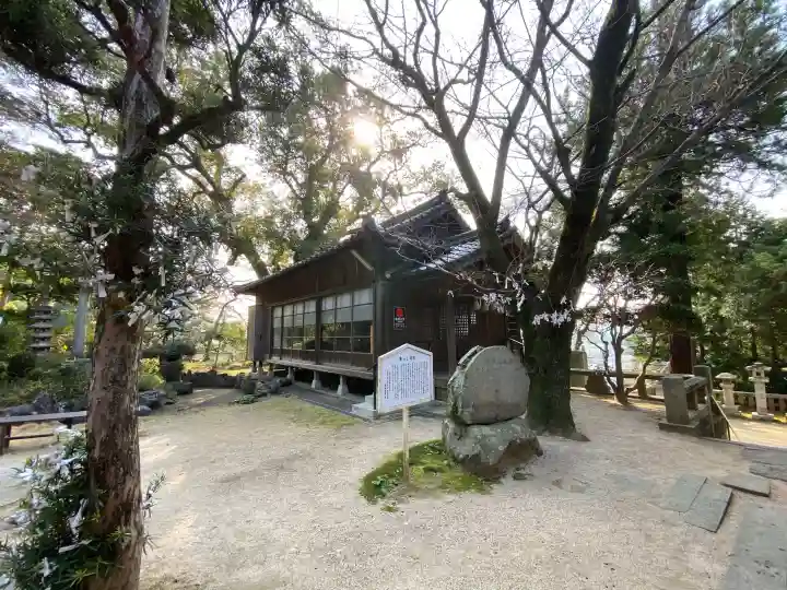 山﨑八幡宮の{uncategorized: "未分類", other: "その他", undefined: "問題あり", building: "その他建物", grave: "お墓", sacred_gate: "鳥居", guardian: "狛犬", statue: "像", buddha: "仏像", history: "歴史", nature: "自然", garden: "庭園", animal: "動物", pagoda: "塔", temizu: "手水舎", mountain_gate: "山門・神門", sanctuary: "本殿・本堂", subordinate: "末社・摂社", art: "芸術", scenery: "景色", jizo: "地蔵", ema: "絵馬", goshuin: "御朱印", omikuji: "おみくじ", items: "授与品その他", amulet: "お守り", goshuincho: "御朱印帳", eats: "食事", festival: "お祭り", votive_dance: "神楽", shichigosan: "七五三参", wedding: "結婚式", experience: "体験その他", initially: "初詣", around: "周辺", anti_infection: "感染症対策"}