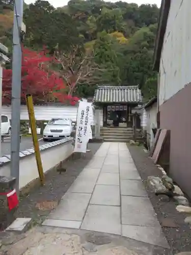 法起院の山門・神門