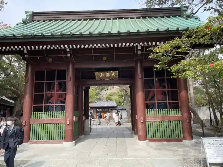 高徳院の山門・神門