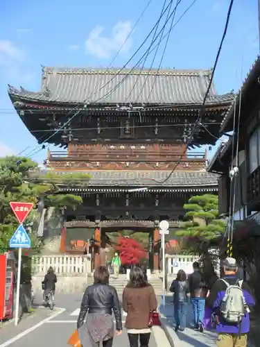 清凉寺の山門