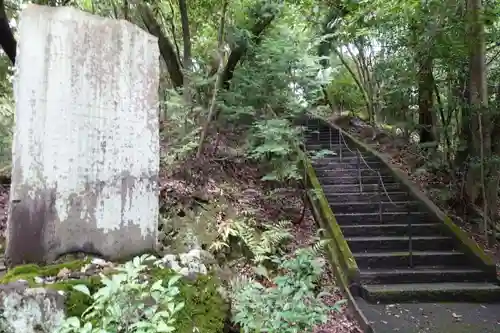 近津尾神社の建物その他