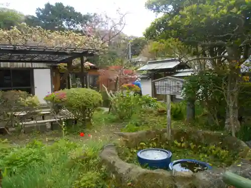 極楽寺（霊鷲山感應院極楽律寺）の周辺