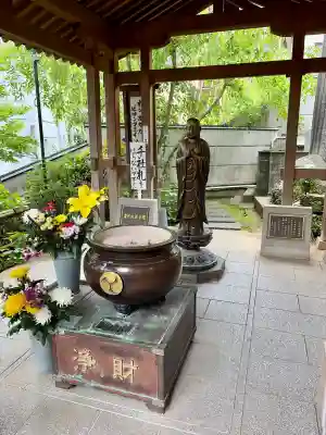 弘明寺の{uncategorized: "未分類", other: "その他", undefined: "問題あり", building: "その他建物", grave: "お墓", sacred_gate: "鳥居", guardian: "狛犬", statue: "像", buddha: "仏像", history: "歴史", nature: "自然", garden: "庭園", animal: "動物", pagoda: "塔", temizu: "手水舎", mountain_gate: "山門・神門", sanctuary: "本殿・本堂", subordinate: "末社・摂社", art: "芸術", scenery: "景色", jizo: "地蔵", ema: "絵馬", goshuin: "御朱印", omikuji: "おみくじ", items: "授与品その他", amulet: "お守り", goshuincho: "御朱印帳", eats: "食事", festival: "お祭り", votive_dance: "神楽", shichigosan: "七五三参", wedding: "結婚式", experience: "体験その他", initially: "初詣", around: "周辺", anti_infection: "感染症対策"}