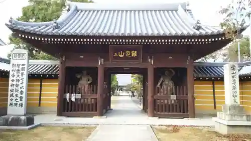 金倉寺の山門