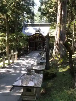 三峯神社の本殿・本堂