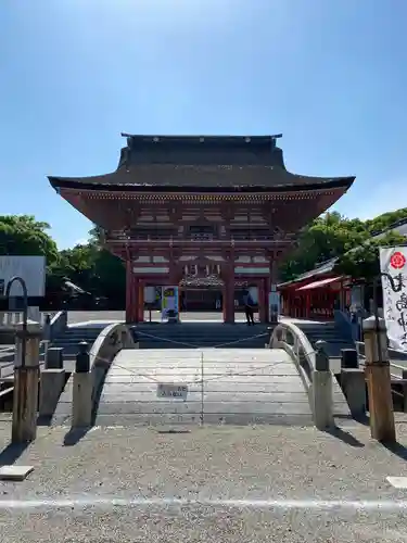 津島神社の山門