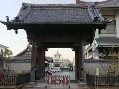 竜拈寺の山門・神門
