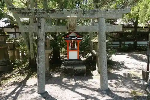 奈良豆比古神社の末社・摂社