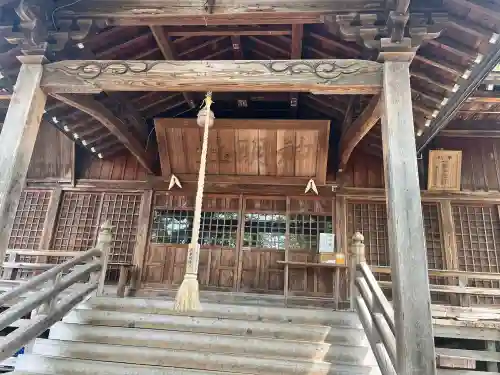 横手神明社の{uncategorized: "未分類", other: "その他", undefined: "問題あり", building: "その他建物", grave: "お墓", sacred_gate: "鳥居", guardian: "狛犬", statue: "像", buddha: "仏像", history: "歴史", nature: "自然", garden: "庭園", animal: "動物", pagoda: "塔", temizu: "手水舎", mountain_gate: "山門・神門", sanctuary: "本殿・本堂", subordinate: "末社・摂社", art: "芸術", scenery: "景色", jizo: "地蔵", ema: "絵馬", goshuin: "御朱印", omikuji: "おみくじ", items: "授与品その他", amulet: "お守り", goshuincho: "御朱印帳", eats: "食事", festival: "お祭り", votive_dance: "神楽", shichigosan: "七五三参", wedding: "結婚式", experience: "体験その他", initially: "初詣", around: "周辺", anti_infection: "感染症対策"}