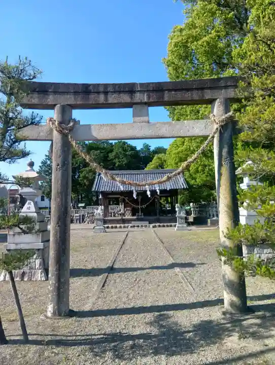 春日神社(上戸町)の{uncategorized: "未分類", other: "その他", undefined: "問題あり", building: "その他建物", grave: "お墓", sacred_gate: "鳥居", guardian: "狛犬", statue: "像", buddha: "仏像", history: "歴史", nature: "自然", garden: "庭園", animal: "動物", pagoda: "塔", temizu: "手水舎", mountain_gate: "山門・神門", sanctuary: "本殿・本堂", subordinate: "末社・摂社", art: "芸術", scenery: "景色", jizo: "地蔵", ema: "絵馬", goshuin: "御朱印", omikuji: "おみくじ", items: "授与品その他", amulet: "お守り", goshuincho: "御朱印帳", eats: "食事", festival: "お祭り", votive_dance: "神楽", shichigosan: "七五三参", wedding: "結婚式", experience: "体験その他", initially: "初詣", around: "周辺", anti_infection: "感染症対策"}