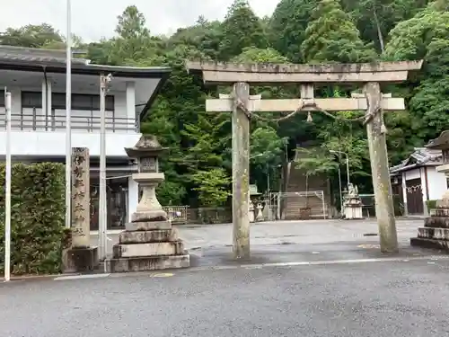 伊勢部柿本神社の鳥居