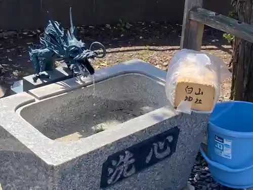 白山神社の手水