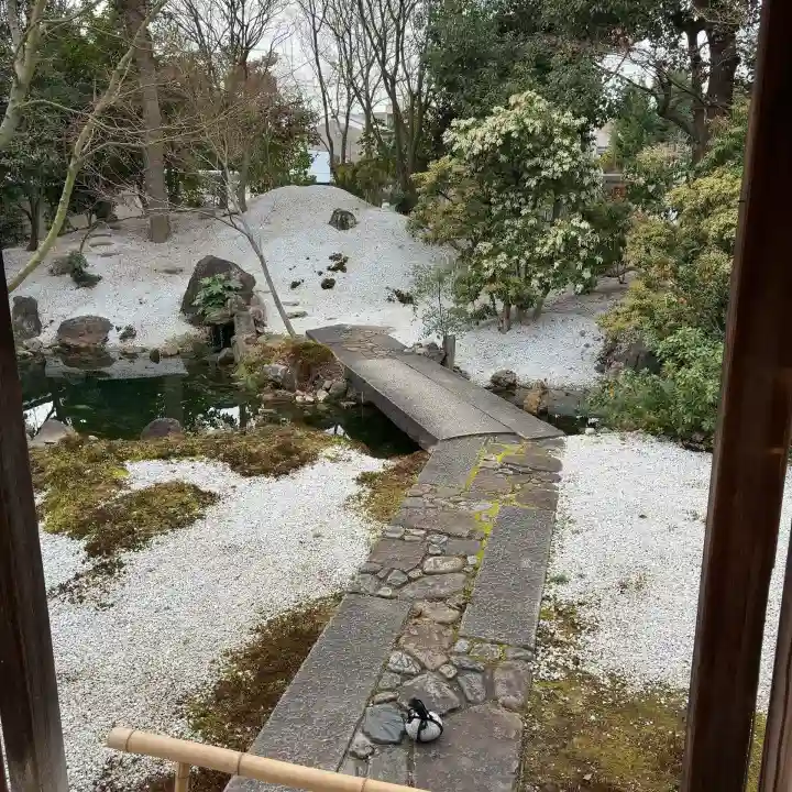 興聖寺の{uncategorized: "未分類", other: "その他", undefined: "問題あり", building: "その他建物", grave: "お墓", sacred_gate: "鳥居", guardian: "狛犬", statue: "像", buddha: "仏像", history: "歴史", nature: "自然", garden: "庭園", animal: "動物", pagoda: "塔", temizu: "手水舎", mountain_gate: "山門・神門", sanctuary: "本殿・本堂", subordinate: "末社・摂社", art: "芸術", scenery: "景色", jizo: "地蔵", ema: "絵馬", goshuin: "御朱印", omikuji: "おみくじ", items: "授与品その他", amulet: "お守り", goshuincho: "御朱印帳", eats: "食事", festival: "お祭り", votive_dance: "神楽", shichigosan: "七五三参", wedding: "結婚式", experience: "体験その他", initially: "初詣", around: "周辺", anti_infection: "感染症対策"}