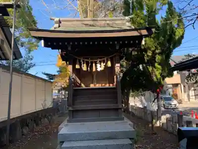 六所社（下飯田）の末社・摂社