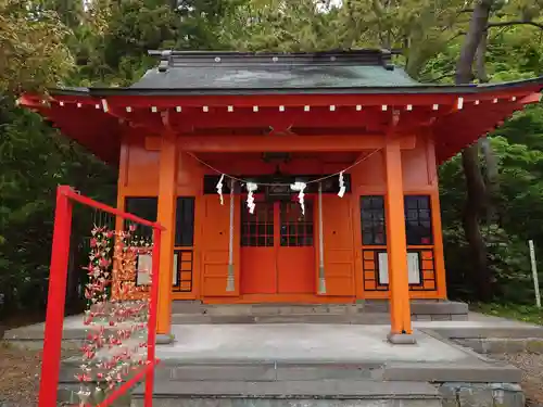 鶴若稲荷神社の本殿