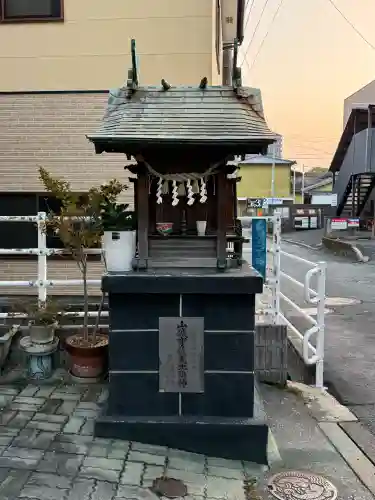 山城守護恵比寿の{uncategorized: "未分類", other: "その他", undefined: "問題あり", building: "その他建物", grave: "お墓", sacred_gate: "鳥居", guardian: "狛犬", statue: "像", buddha: "仏像", history: "歴史", nature: "自然", garden: "庭園", animal: "動物", pagoda: "塔", temizu: "手水舎", mountain_gate: "山門・神門", sanctuary: "本殿・本堂", subordinate: "末社・摂社", art: "芸術", scenery: "景色", jizo: "地蔵", ema: "絵馬", goshuin: "御朱印", omikuji: "おみくじ", items: "授与品その他", amulet: "お守り", goshuincho: "御朱印帳", eats: "食事", festival: "お祭り", votive_dance: "神楽", shichigosan: "七五三参", wedding: "結婚式", experience: "体験その他", initially: "初詣", around: "周辺", anti_infection: "感染症対策"}