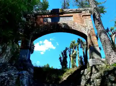 六所神社の山門・神門