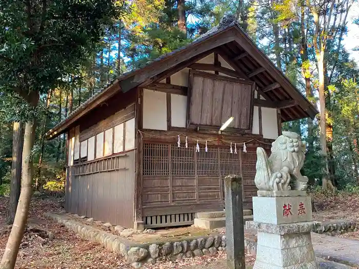 小被神社の本殿