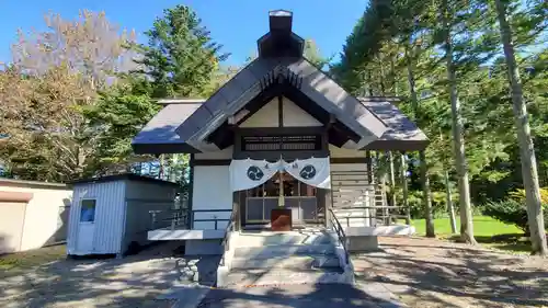 中札内神社の本殿