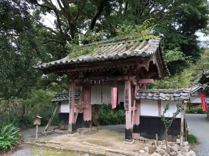 金剛座寺の山門・神門