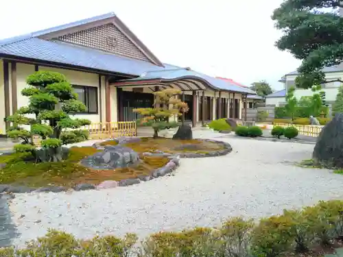 東界寺の庭園