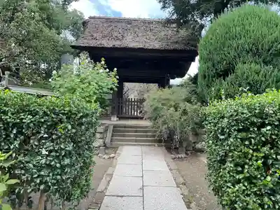 極楽寺（霊鷲山感應院極楽律寺）の山門・神門