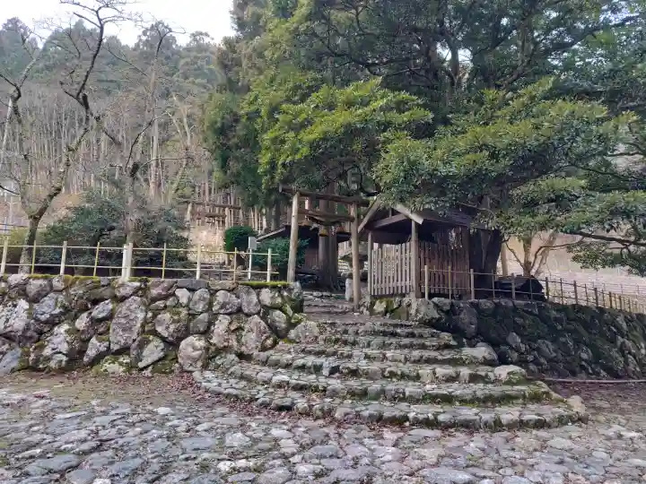 白石神社(若狭彦神社境外末社)の{uncategorized: "未分類", other: "その他", undefined: "問題あり", building: "その他建物", grave: "お墓", sacred_gate: "鳥居", guardian: "狛犬", statue: "像", buddha: "仏像", history: "歴史", nature: "自然", garden: "庭園", animal: "動物", pagoda: "塔", temizu: "手水舎", mountain_gate: "山門・神門", sanctuary: "本殿・本堂", subordinate: "末社・摂社", art: "芸術", scenery: "景色", jizo: "地蔵", ema: "絵馬", goshuin: "御朱印", omikuji: "おみくじ", items: "授与品その他", amulet: "お守り", goshuincho: "御朱印帳", eats: "食事", festival: "お祭り", votive_dance: "神楽", shichigosan: "七五三参", wedding: "結婚式", experience: "体験その他", initially: "初詣", around: "周辺", anti_infection: "感染症対策"}