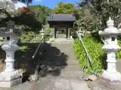 嶽林寺の山門