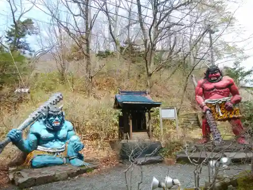 湯澤神社の像