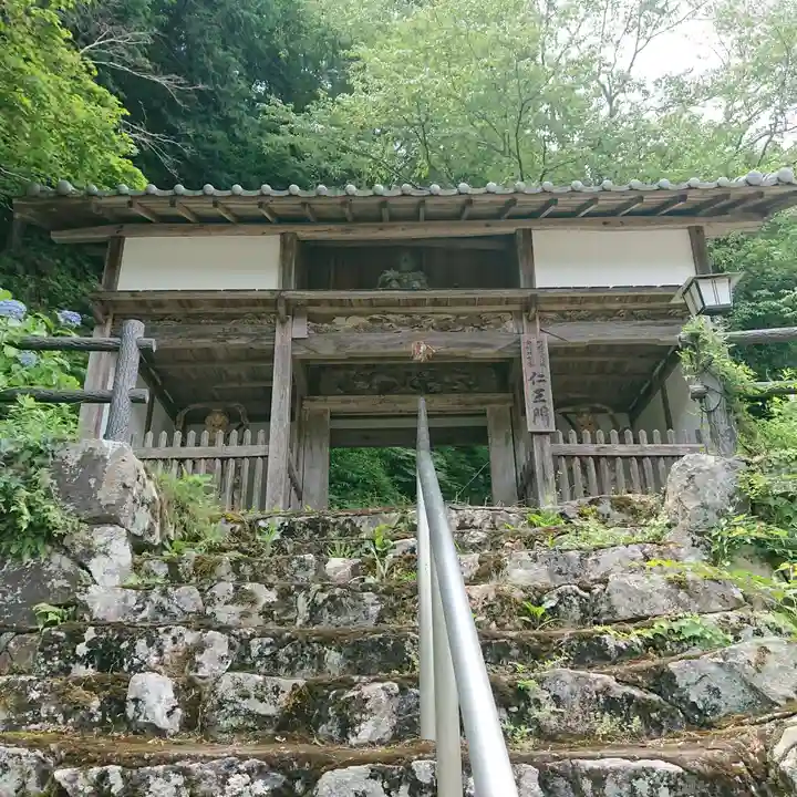 泉徳寺の山門・神門