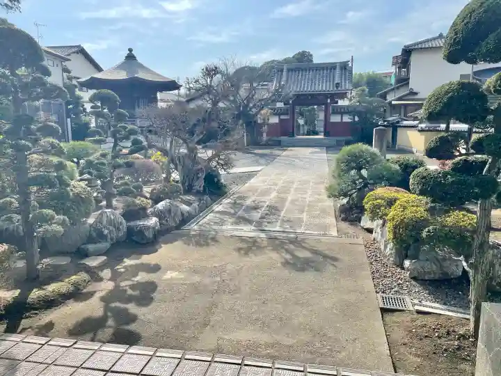 眞隆寺の{uncategorized: "未分類", other: "その他", undefined: "問題あり", building: "その他建物", grave: "お墓", sacred_gate: "鳥居", guardian: "狛犬", statue: "像", buddha: "仏像", history: "歴史", nature: "自然", garden: "庭園", animal: "動物", pagoda: "塔", temizu: "手水舎", mountain_gate: "山門・神門", sanctuary: "本殿・本堂", subordinate: "末社・摂社", art: "芸術", scenery: "景色", jizo: "地蔵", ema: "絵馬", goshuin: "御朱印", omikuji: "おみくじ", items: "授与品その他", amulet: "お守り", goshuincho: "御朱印帳", eats: "食事", festival: "お祭り", votive_dance: "神楽", shichigosan: "七五三参", wedding: "結婚式", experience: "体験その他", initially: "初詣", around: "周辺", anti_infection: "感染症対策"}