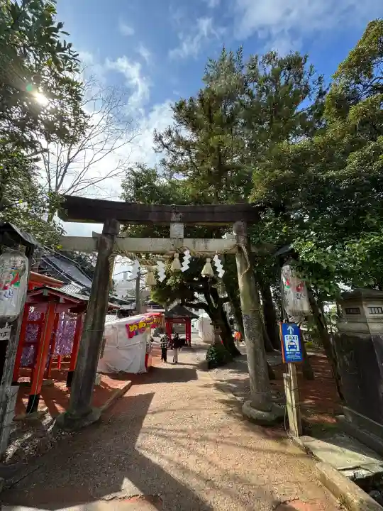 石浦神社の{uncategorized: "未分類", other: "その他", undefined: "問題あり", building: "その他建物", grave: "お墓", sacred_gate: "鳥居", guardian: "狛犬", statue: "像", buddha: "仏像", history: "歴史", nature: "自然", garden: "庭園", animal: "動物", pagoda: "塔", temizu: "手水舎", mountain_gate: "山門・神門", sanctuary: "本殿・本堂", subordinate: "末社・摂社", art: "芸術", scenery: "景色", jizo: "地蔵", ema: "絵馬", goshuin: "御朱印", omikuji: "おみくじ", items: "授与品その他", amulet: "お守り", goshuincho: "御朱印帳", eats: "食事", festival: "お祭り", votive_dance: "神楽", shichigosan: "七五三参", wedding: "結婚式", experience: "体験その他", initially: "初詣", around: "周辺", anti_infection: "感染症対策"}