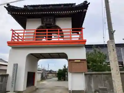 霊泉寺の{uncategorized: "未分類", other: "その他", undefined: "問題あり", building: "その他建物", grave: "お墓", sacred_gate: "鳥居", guardian: "狛犬", statue: "像", buddha: "仏像", history: "歴史", nature: "自然", garden: "庭園", animal: "動物", pagoda: "塔", temizu: "手水舎", mountain_gate: "山門・神門", sanctuary: "本殿・本堂", subordinate: "末社・摂社", art: "芸術", scenery: "景色", jizo: "地蔵", ema: "絵馬", goshuin: "御朱印", omikuji: "おみくじ", items: "授与品その他", amulet: "お守り", goshuincho: "御朱印帳", eats: "食事", festival: "お祭り", votive_dance: "神楽", shichigosan: "七五三参", wedding: "結婚式", experience: "体験その他", initially: "初詣", around: "周辺", anti_infection: "感染症対策"}