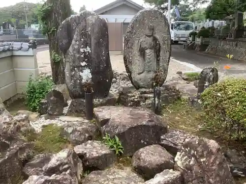 龍洞院の像