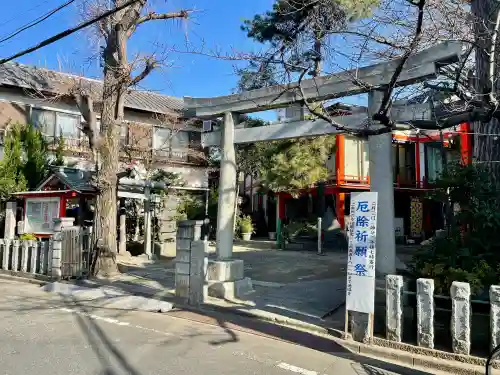 於玉稲荷神社の{uncategorized: "未分類", other: "その他", undefined: "問題あり", building: "その他建物", grave: "お墓", sacred_gate: "鳥居", guardian: "狛犬", statue: "像", buddha: "仏像", history: "歴史", nature: "自然", garden: "庭園", animal: "動物", pagoda: "塔", temizu: "手水舎", mountain_gate: "山門・神門", sanctuary: "本殿・本堂", subordinate: "末社・摂社", art: "芸術", scenery: "景色", jizo: "地蔵", ema: "絵馬", goshuin: "御朱印", omikuji: "おみくじ", items: "授与品その他", amulet: "お守り", goshuincho: "御朱印帳", eats: "食事", festival: "お祭り", votive_dance: "神楽", shichigosan: "七五三参", wedding: "結婚式", experience: "体験その他", initially: "初詣", around: "周辺", anti_infection: "感染症対策"}