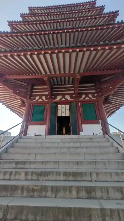 四天王寺の{uncategorized: "未分類", other: "その他", undefined: "問題あり", building: "その他建物", grave: "お墓", sacred_gate: "鳥居", guardian: "狛犬", statue: "像", buddha: "仏像", history: "歴史", nature: "自然", garden: "庭園", animal: "動物", pagoda: "塔", temizu: "手水舎", mountain_gate: "山門・神門", sanctuary: "本殿・本堂", subordinate: "末社・摂社", art: "芸術", scenery: "景色", jizo: "地蔵", ema: "絵馬", goshuin: "御朱印", omikuji: "おみくじ", items: "授与品その他", amulet: "お守り", goshuincho: "御朱印帳", eats: "食事", festival: "お祭り", votive_dance: "神楽", shichigosan: "七五三参", wedding: "結婚式", experience: "体験その他", initially: "初詣", around: "周辺", anti_infection: "感染症対策"}