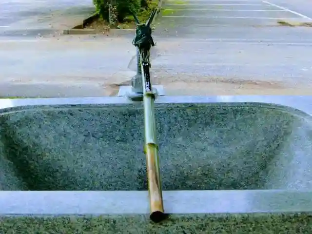 八街神社の手水舎