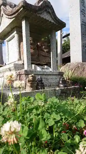 祖母井神社の像