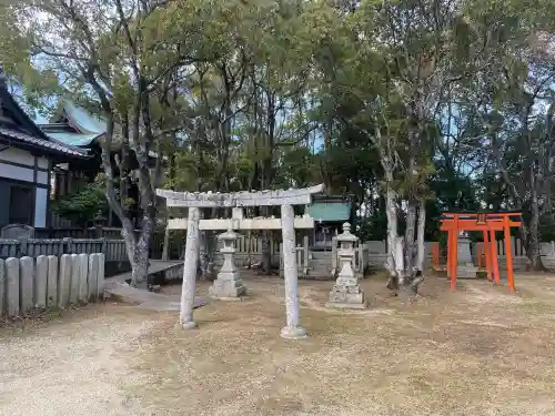 平見神社の{uncategorized: "未分類", other: "その他", undefined: "問題あり", building: "その他建物", grave: "お墓", sacred_gate: "鳥居", guardian: "狛犬", statue: "像", buddha: "仏像", history: "歴史", nature: "自然", garden: "庭園", animal: "動物", pagoda: "塔", temizu: "手水舎", mountain_gate: "山門・神門", sanctuary: "本殿・本堂", subordinate: "末社・摂社", art: "芸術", scenery: "景色", jizo: "地蔵", ema: "絵馬", goshuin: "御朱印", omikuji: "おみくじ", items: "授与品その他", amulet: "お守り", goshuincho: "御朱印帳", eats: "食事", festival: "お祭り", votive_dance: "神楽", shichigosan: "七五三参", wedding: "結婚式", experience: "体験その他", initially: "初詣", around: "周辺", anti_infection: "感染症対策"}