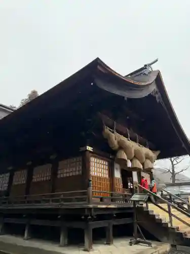 諏訪大社下社秋宮の{uncategorized: "未分類", other: "その他", undefined: "問題あり", building: "その他建物", grave: "お墓", sacred_gate: "鳥居", guardian: "狛犬", statue: "像", buddha: "仏像", history: "歴史", nature: "自然", garden: "庭園", animal: "動物", pagoda: "塔", temizu: "手水舎", mountain_gate: "山門・神門", sanctuary: "本殿・本堂", subordinate: "末社・摂社", art: "芸術", scenery: "景色", jizo: "地蔵", ema: "絵馬", goshuin: "御朱印", omikuji: "おみくじ", items: "授与品その他", amulet: "お守り", goshuincho: "御朱印帳", eats: "食事", festival: "お祭り", votive_dance: "神楽", shichigosan: "七五三参", wedding: "結婚式", experience: "体験その他", initially: "初詣", around: "周辺", anti_infection: "感染症対策"}