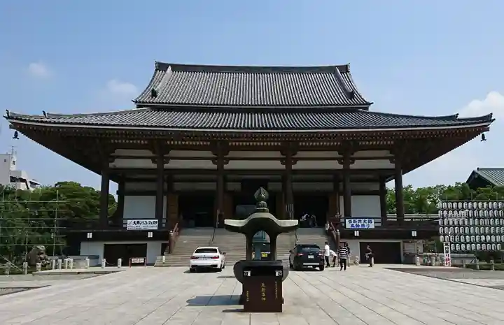 西新井大師総持寺の本殿・本堂