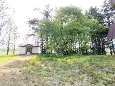 幸福神社の{uncategorized: "未分類", other: "その他", undefined: "問題あり", building: "その他建物", grave: "お墓", sacred_gate: "鳥居", guardian: "狛犬", statue: "像", buddha: "仏像", history: "歴史", nature: "自然", garden: "庭園", animal: "動物", pagoda: "塔", temizu: "手水舎", mountain_gate: "山門・神門", sanctuary: "本殿・本堂", subordinate: "末社・摂社", art: "芸術", scenery: "景色", jizo: "地蔵", ema: "絵馬", goshuin: "御朱印", omikuji: "おみくじ", items: "授与品その他", amulet: "お守り", goshuincho: "御朱印帳", eats: "食事", festival: "お祭り", votive_dance: "神楽", shichigosan: "七五三参", wedding: "結婚式", experience: "体験その他", initially: "初詣", around: "周辺", anti_infection: "感染症対策"}