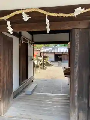 休ヶ岡八幡宮（薬師寺境内社）の山門・神門