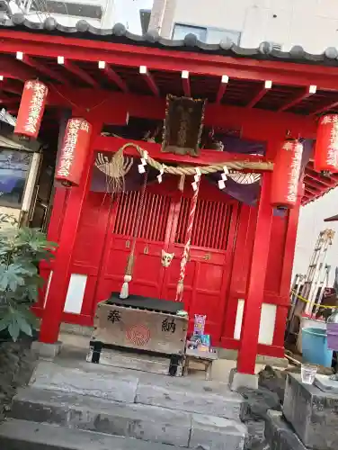 装束稲荷神社（王子稲荷神社境外摂社）の{uncategorized: "未分類", other: "その他", undefined: "問題あり", building: "その他建物", grave: "お墓", sacred_gate: "鳥居", guardian: "狛犬", statue: "像", buddha: "仏像", history: "歴史", nature: "自然", garden: "庭園", animal: "動物", pagoda: "塔", temizu: "手水舎", mountain_gate: "山門・神門", sanctuary: "本殿・本堂", subordinate: "末社・摂社", art: "芸術", scenery: "景色", jizo: "地蔵", ema: "絵馬", goshuin: "御朱印", omikuji: "おみくじ", items: "授与品その他", amulet: "お守り", goshuincho: "御朱印帳", eats: "食事", festival: "お祭り", votive_dance: "神楽", shichigosan: "七五三参", wedding: "結婚式", experience: "体験その他", initially: "初詣", around: "周辺", anti_infection: "感染症対策"}