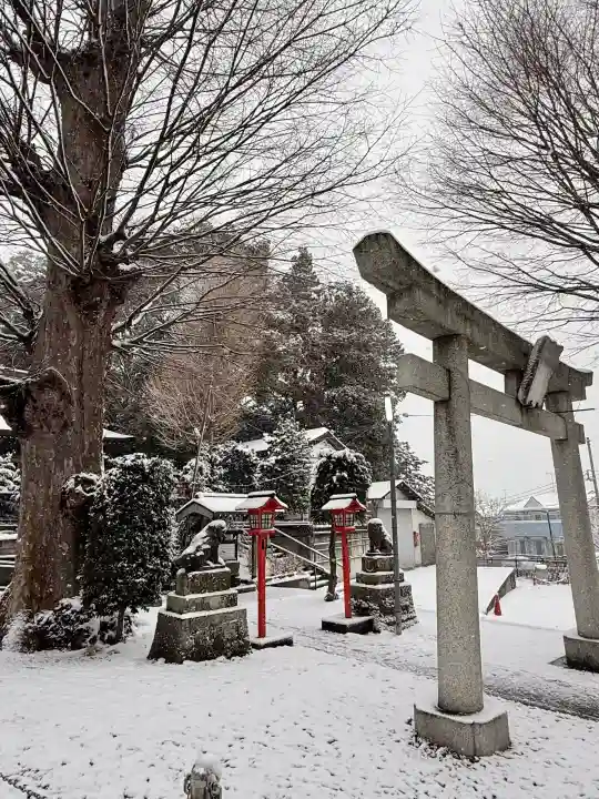 春日神社の{uncategorized: "未分類", other: "その他", undefined: "問題あり", building: "その他建物", grave: "お墓", sacred_gate: "鳥居", guardian: "狛犬", statue: "像", buddha: "仏像", history: "歴史", nature: "自然", garden: "庭園", animal: "動物", pagoda: "塔", temizu: "手水舎", mountain_gate: "山門・神門", sanctuary: "本殿・本堂", subordinate: "末社・摂社", art: "芸術", scenery: "景色", jizo: "地蔵", ema: "絵馬", goshuin: "御朱印", omikuji: "おみくじ", items: "授与品その他", amulet: "お守り", goshuincho: "御朱印帳", eats: "食事", festival: "お祭り", votive_dance: "神楽", shichigosan: "七五三参", wedding: "結婚式", experience: "体験その他", initially: "初詣", around: "周辺", anti_infection: "感染症対策"}