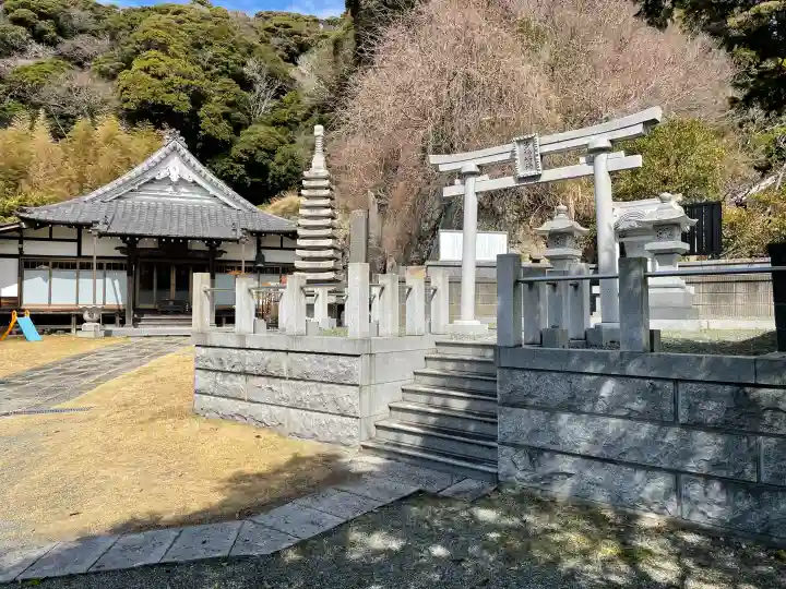 大寳寺の{uncategorized: "未分類", other: "その他", undefined: "問題あり", building: "その他建物", grave: "お墓", sacred_gate: "鳥居", guardian: "狛犬", statue: "像", buddha: "仏像", history: "歴史", nature: "自然", garden: "庭園", animal: "動物", pagoda: "塔", temizu: "手水舎", mountain_gate: "山門・神門", sanctuary: "本殿・本堂", subordinate: "末社・摂社", art: "芸術", scenery: "景色", jizo: "地蔵", ema: "絵馬", goshuin: "御朱印", omikuji: "おみくじ", items: "授与品その他", amulet: "お守り", goshuincho: "御朱印帳", eats: "食事", festival: "お祭り", votive_dance: "神楽", shichigosan: "七五三参", wedding: "結婚式", experience: "体験その他", initially: "初詣", around: "周辺", anti_infection: "感染症対策"}