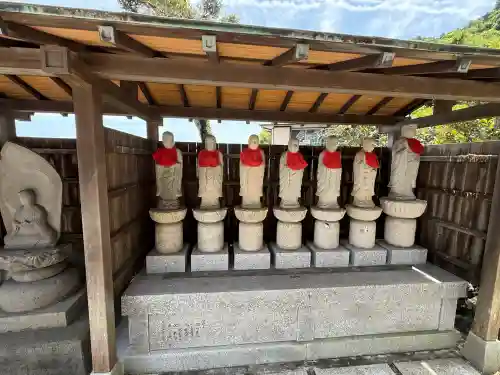 宝積寺の{uncategorized: "未分類", other: "その他", undefined: "問題あり", building: "その他建物", grave: "お墓", sacred_gate: "鳥居", guardian: "狛犬", statue: "像", buddha: "仏像", history: "歴史", nature: "自然", garden: "庭園", animal: "動物", pagoda: "塔", temizu: "手水舎", mountain_gate: "山門・神門", sanctuary: "本殿・本堂", subordinate: "末社・摂社", art: "芸術", scenery: "景色", jizo: "地蔵", ema: "絵馬", goshuin: "御朱印", omikuji: "おみくじ", items: "授与品その他", amulet: "お守り", goshuincho: "御朱印帳", eats: "食事", festival: "お祭り", votive_dance: "神楽", shichigosan: "七五三参", wedding: "結婚式", experience: "体験その他", initially: "初詣", around: "周辺", anti_infection: "感染症対策"}
